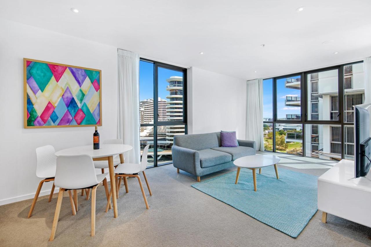 The Eureka Gold Coast Residence On Broadbeach Exterior photo